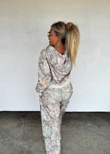Load image into Gallery viewer, Pullover &amp; Joggers